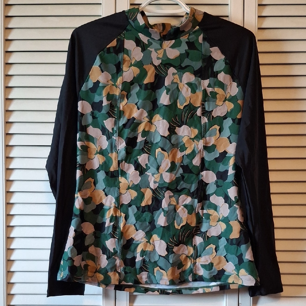 Long Sleeve Floral Rash Guard Swim Top in Green
